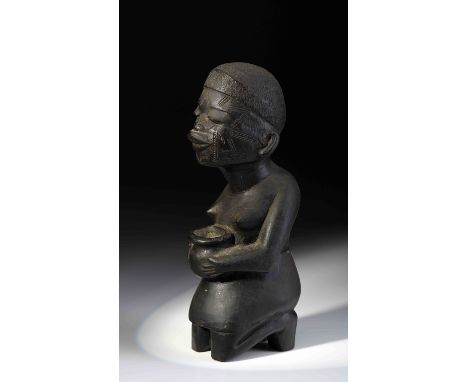 A «Makonde» female figure, wood sculpture, Mozambican - Makonde, 20th C. (1st half), minor defects, patina wear, purchased in