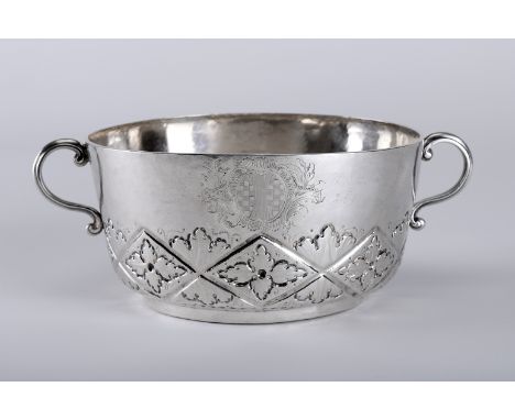 A tastevin (wine tasting cup), silver, engraved decoration en relief "Leaves" with European family coat of arms, engraved med