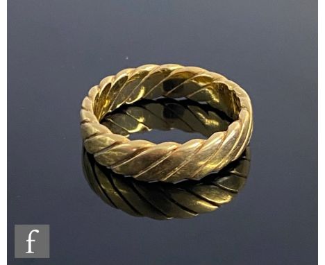 A modern 18ct hallmarked ring of plain off set ribbed design, weight 5.7g, ring size K 1/2. 