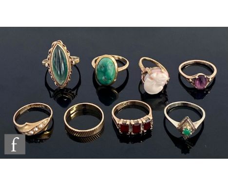 Eight assorted 9ct stone set and plain rings to include seed pearl, garnet and other examples, total weight 25.4g, various st