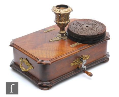 A Kalliope disc Christmas tree stand playing 7 inch discs, walnut case with lift lid revealing a single 7cm comb below a gilt