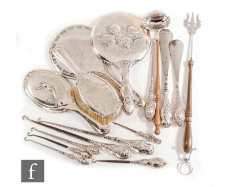 A small parcel lot of assorted hallmarked silver items to include a modern toasting fork and toddy ladle, ten assorted button