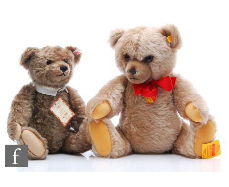 Two Steiff teddy bears, 661372 British Collectors Teddy Bear 2004, caramel mohair, limited edition 2856 of 4000, height 38cm,