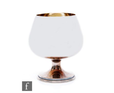 A hallmarked silver brandy goblet of plain form, weight 6oz, height 11cm, Sheffield 1978,&nbsp;A T Cannon Ltd. 