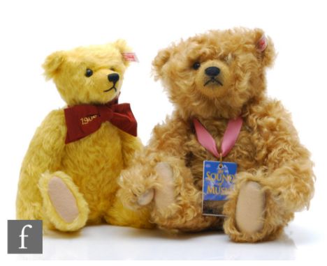 Two Steiff teddy bears, 668395&nbsp;Sound of Music, golden mohair, with porcelain tag, limited edition 1060 of 2007, height 3
