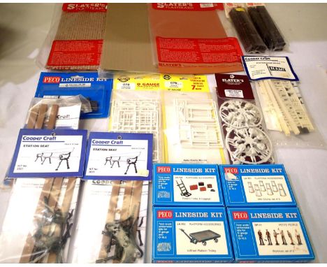 Selection of O gauge accessories figures, seats, build sheets, nameboards, mostly in packets. P&amp;P Group 1 (£14+VAT for th