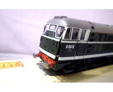 Hornby R2420 Class 31, BR Green D5512, Late Crest, body has splits on both cab ends, in excellent condition, boxed. P&amp;P G