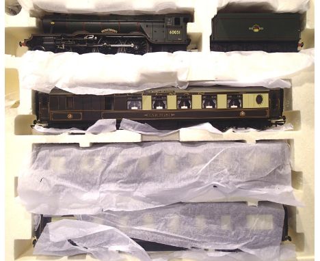 Hornby R2365M, Queen Of Scots train pack, Blink Bonny, 60051, Green, Late Crest with three Pullman coaches with lights, car 6