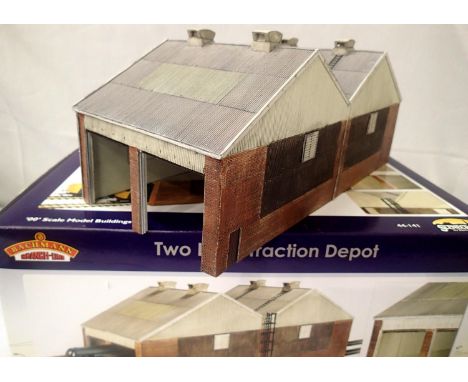 Bachmann 44-14 OO scale two lane traction depot in excellent condition, boxed. P&amp;P Group 2 (£18+VAT for the first lot and