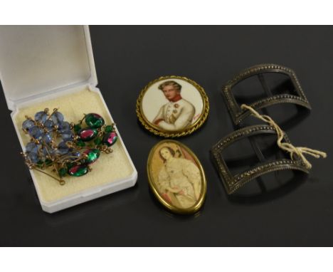 Jewellery - a Limoges ceramic brooch, Military Officer, signed Viny, gilt metal rope twist frame; a 1920s glass bead necklace