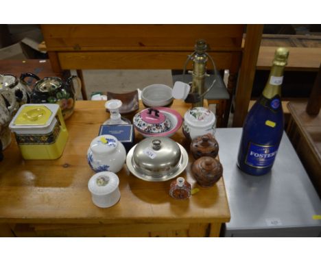 A quantity of various decorative china to include a Victorian soap dish, a brass table lamp, Spode "Amorial Spray" patterned 