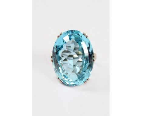 Ladies aquamarine set ring, approx. 50 carat aquamarine set in 18 carat white gold 