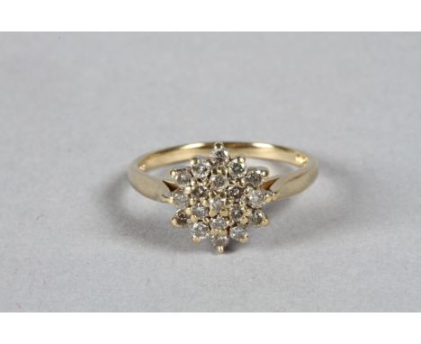 Ladies 9 carat yellow gold diamond cluster ring (50 points, diamond weight)