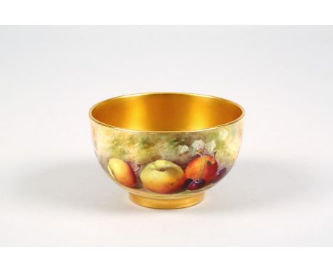 Royal Worcester sugar bowl, hand painted fruit signed Ricketts, gilt interior, date coded 1919. 9.5cm diameter 5.5 cm high 