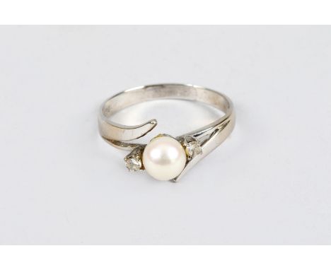 Ladies 18carat white gold cross over ring, central pearl flanked either side by a diamond