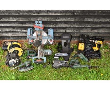 Assorted power tools including Erbauer circular saw bench top, Bosch PSB 750-2RE drill. Bosch PFZ 600E power saw, Bosch sande