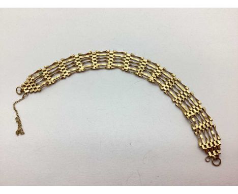 A 9ct Gold Gate Link Bracelet, (fastener missing, safety chain loses), 18cm long, (6.1grams).