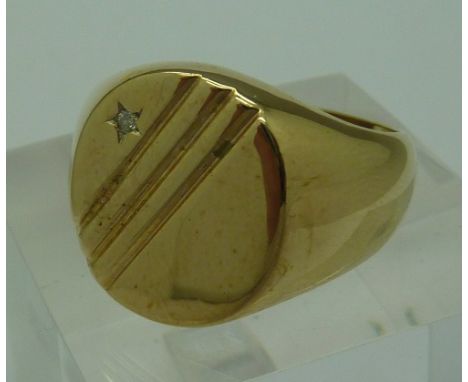 A gentleman's 9ct gold and diamond signet ring, weight 4.3g, size R