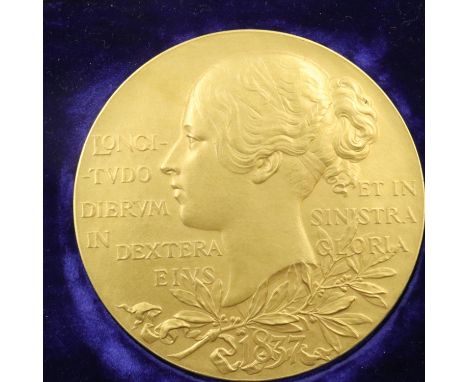 1897 Diamond Jubilee of Queen Victoria, a large 22ct gold table medal by G W de Saulles, D: 55mm, in fitted red case of issue