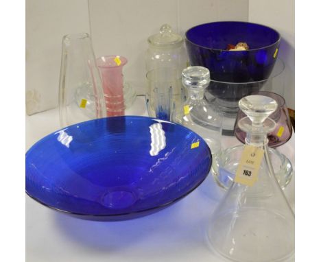 Mixed modern glassware, to include: two blue glass bowls; an amethyst glass engraved with horse related trophies; a clear gla