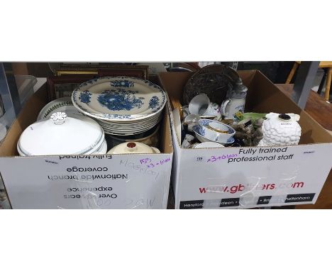 Quantity of assorted china including Wedgwood 'Garden Maze' plates, a Masons platter, fruit basket, assorted ornaments, table