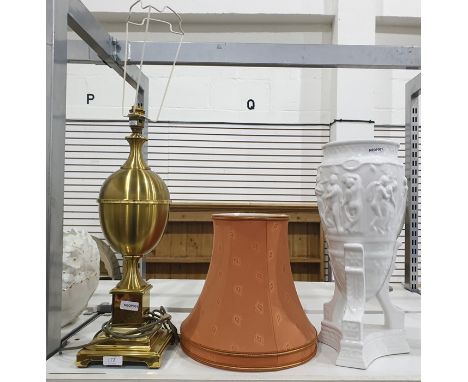 Large brass lamp of ovoid form on stepped base with rust-coloured shade and a white ceramic planter with trefoil base (3) 
