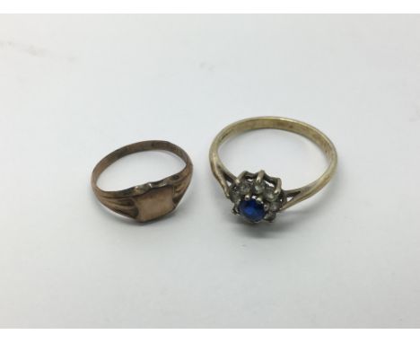 Two gold rings including one set with a sapphire, approx 2.5g.