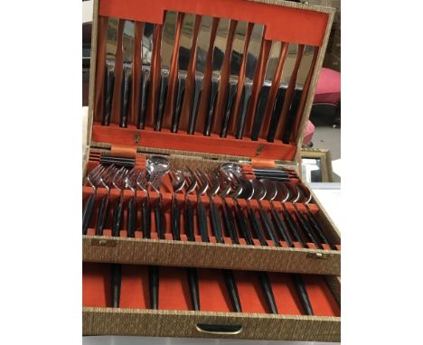 A Vintage Treasure chest canteen of cutlery.