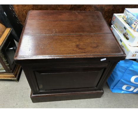 An oak dressing mirror (height approx 147cm) together with a mahogany commode (when closed size approx 51x44x49cm)