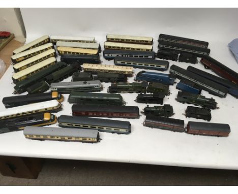 A collection of OO gauge model railway Locomotives, Diesels, Carriages, Pulmans , Goods wagons, Track including Hornby Lima, 