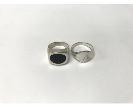 Two white metal men's rings; one a signet, the other a black agate. Weight approx 8.5g, size approx R