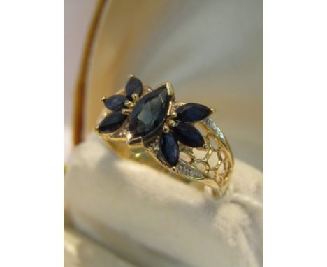 14CT GOLD SAPPHIRE CLUSTER RING, 3.9 grams, size P