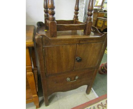 GEORGIAN TRAY TOP COMMODE, a mahogany sliding base twin cupboard commode, 20" width