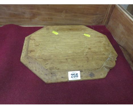 MOUSEMAN THOMPSON, a mouse carved octagonal bread board, 12" width