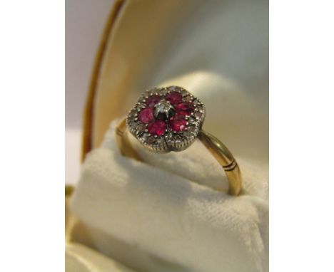 VINTAGE 18CT GOLD RUBY & DIAMOND DAISY RING, SIZE N/O