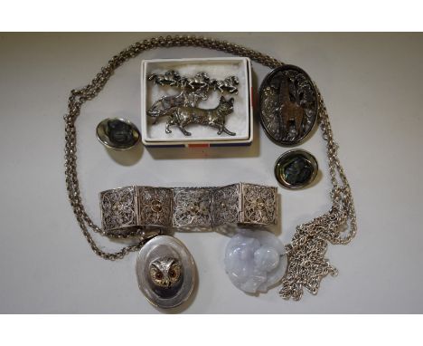 A small quantity of silver and other jewellery, to include four silver brooches and a pale jade Buddha pendant etc. 