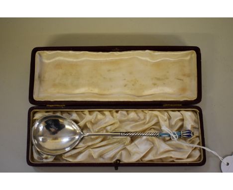 A cased Russian .84 silver and cloisonne enamel spoon, probably by Vasily Andreyev, Moscow, early 20th century 16.3cm. 