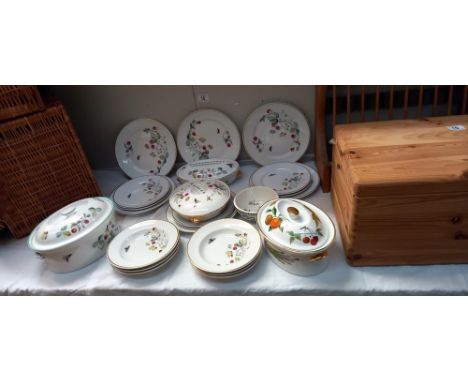 A 21 Piece Royal Worcester dinner set, Royal Worcester Evesham Tureen, &amp; Portmeirion bowl COLLECT ONLY 