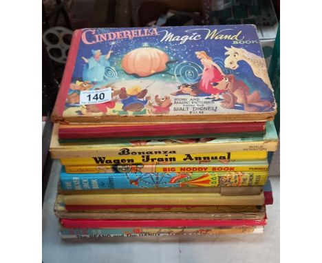 A quantity of vintage children's annuals 