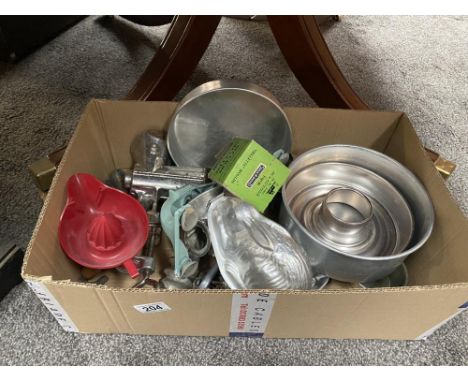A quantity of vintage kitchenalia COLLECT ONLY 