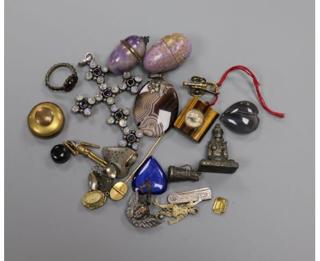 A small group of antique and later collectables including amethyst acorn pendant, moonstone and gem set cross pendant, Georgi
