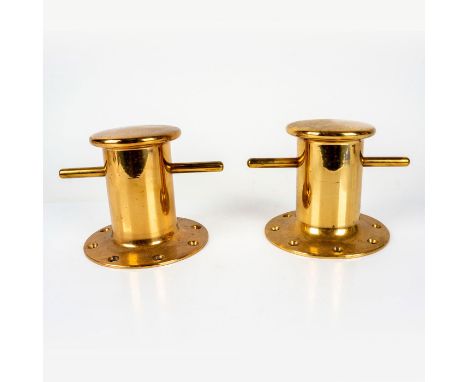 Polished brass, heavy pillar post. Strong and durable, able to be screwed to deck for tying up mooring lines. Total weight: 1