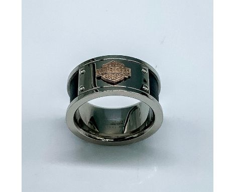 Silver band with thick black channel and Harley Davidson logo plate. Size 11.5. Condition: Age related wear.