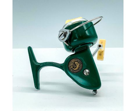 Highly rated and desirable ultra-light. Classic green body with brass embossed shield that reads, "Penn Reel 716 Spinfisher."