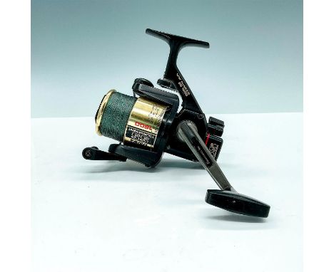Light saltwater size reel in a great looking black and gold finish. Convenient fold up handle and line capacity of 10 lb./210