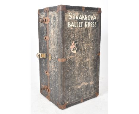 An early 20th century 1920s American Belber wardrobe steamer trunk, once owned by Russian ballet dancer Kira Strakhova. The i