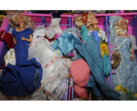 Barbie Deluxe Doll trunk containing selection of dolls, clothes etc.