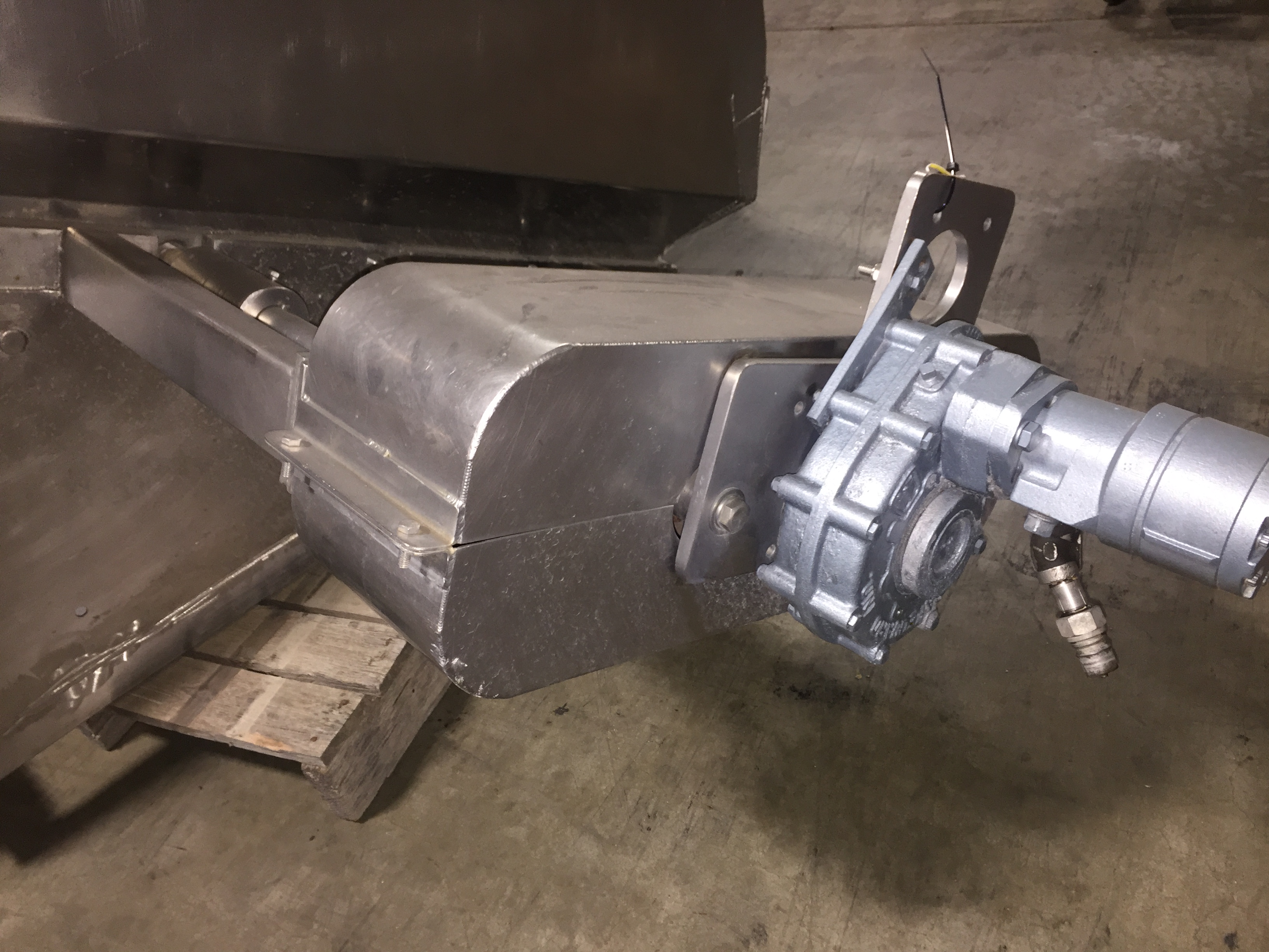 Lump Breaker/Hopper, Stainless Steel with 3 shafts driven by a
