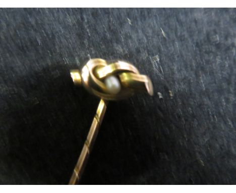 9ct Gold pin brooch with seed pearl 