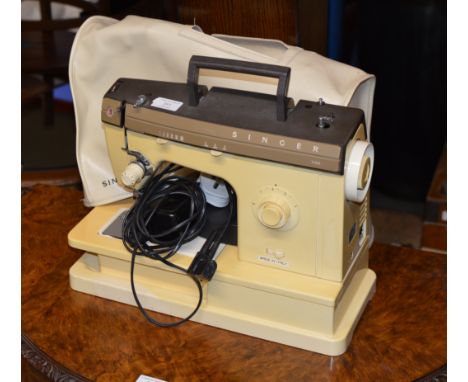 VINTAGE SINGER SEWING MACHINE     